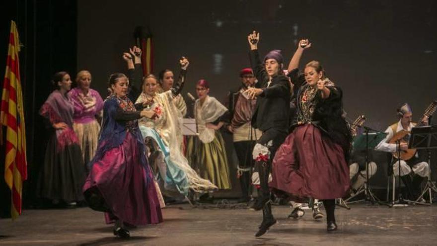 Un momento de la actuación que tuvo lugar ayer en el Gran Teatro de Elche