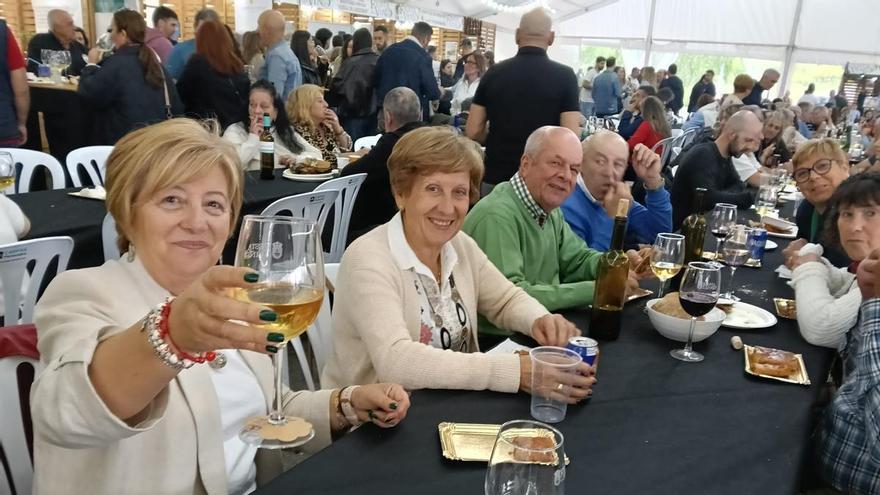 Os Areeiros, Elisa Ruibal y Roberto da Lufiña conquistan el palmarés de la Festa do Viño de Vilaboa