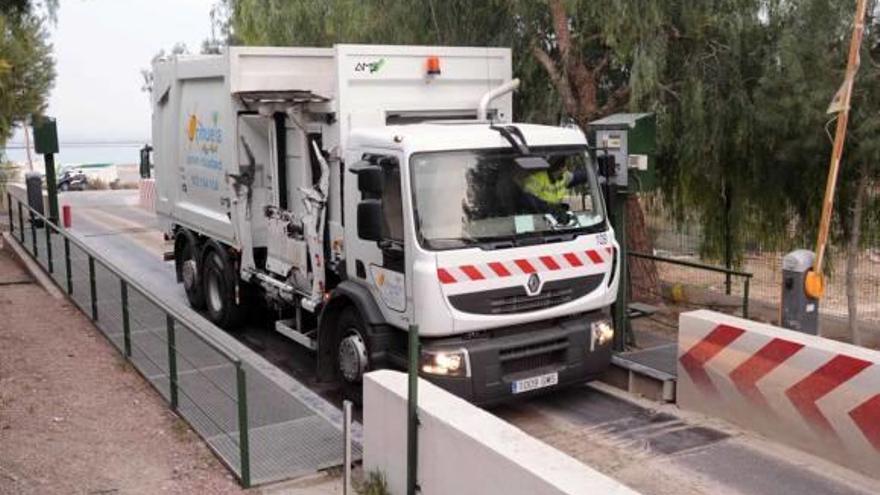 Murcia bloquea el envío de 108 toneladas al día de basura de la Vega a Proambiente