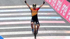 segea55504195 slovenia s  jan tratnik celebrates as he wins the 16th stage201020165611