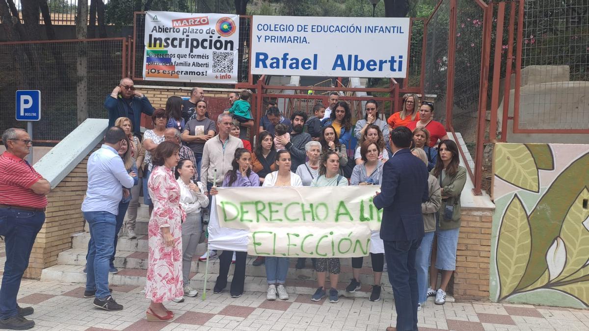 Movilización frente al CEIP Rafael Alberti