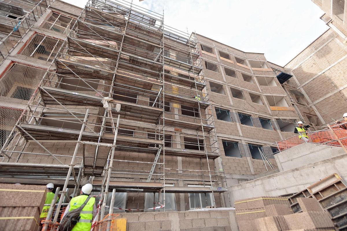 Construcción de viviendas públicas en Tenerife.