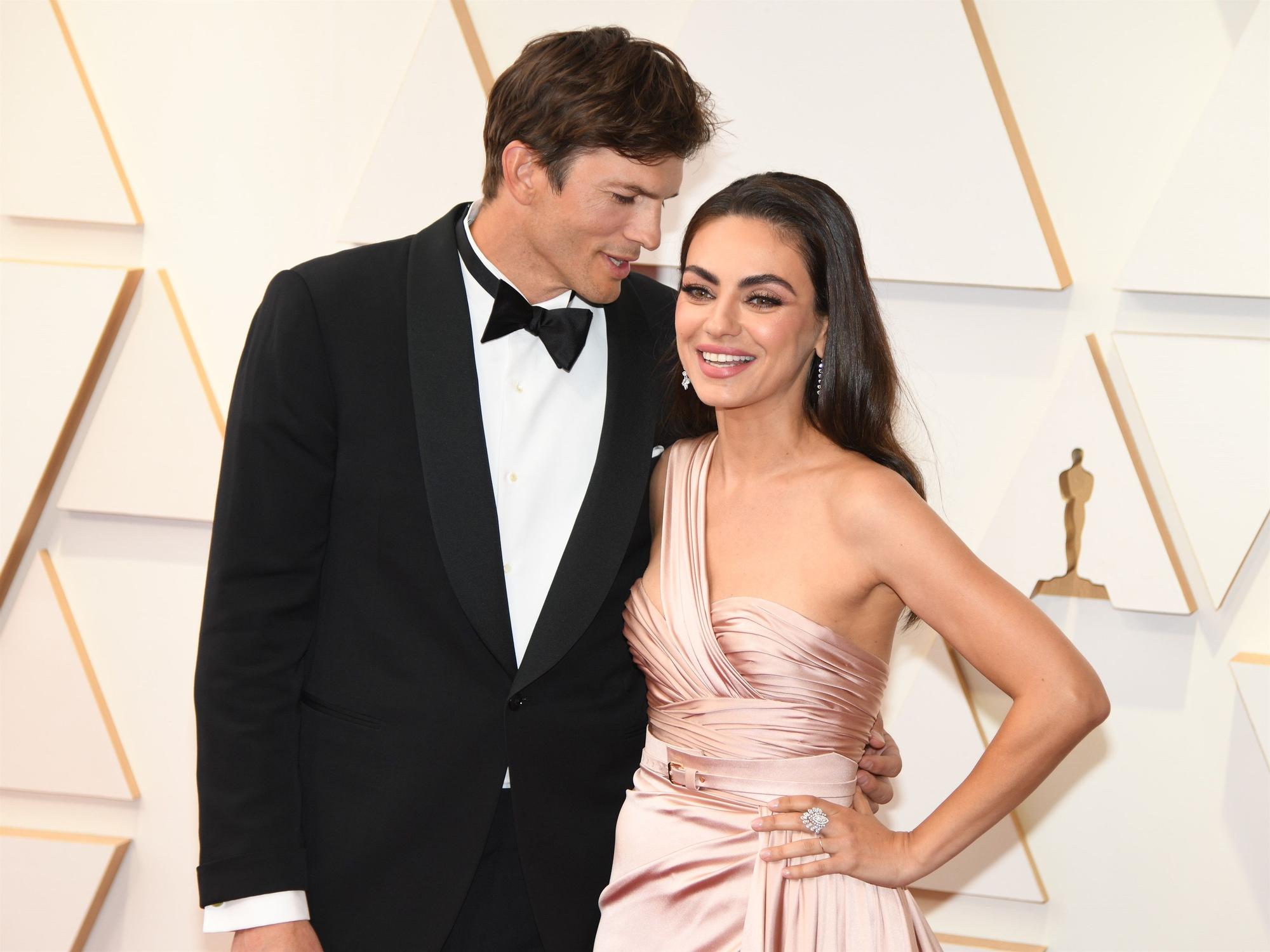 Mila Kunis Ashton Kutcher.jpg