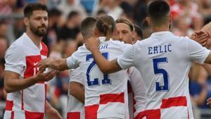 Los jugadores de Croacia celebran un gol de Majer