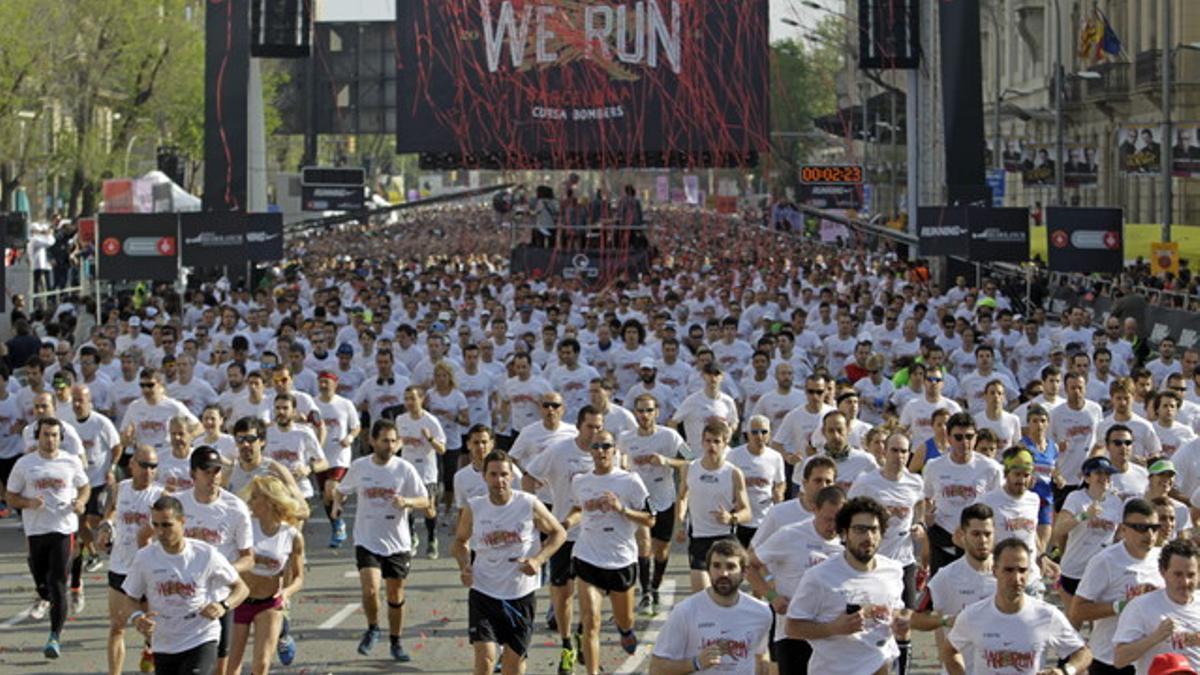 Corredores de la Cursa Bombers de Barcelona, la prueba urbana sobre 10 kilómetros más rápida de España.