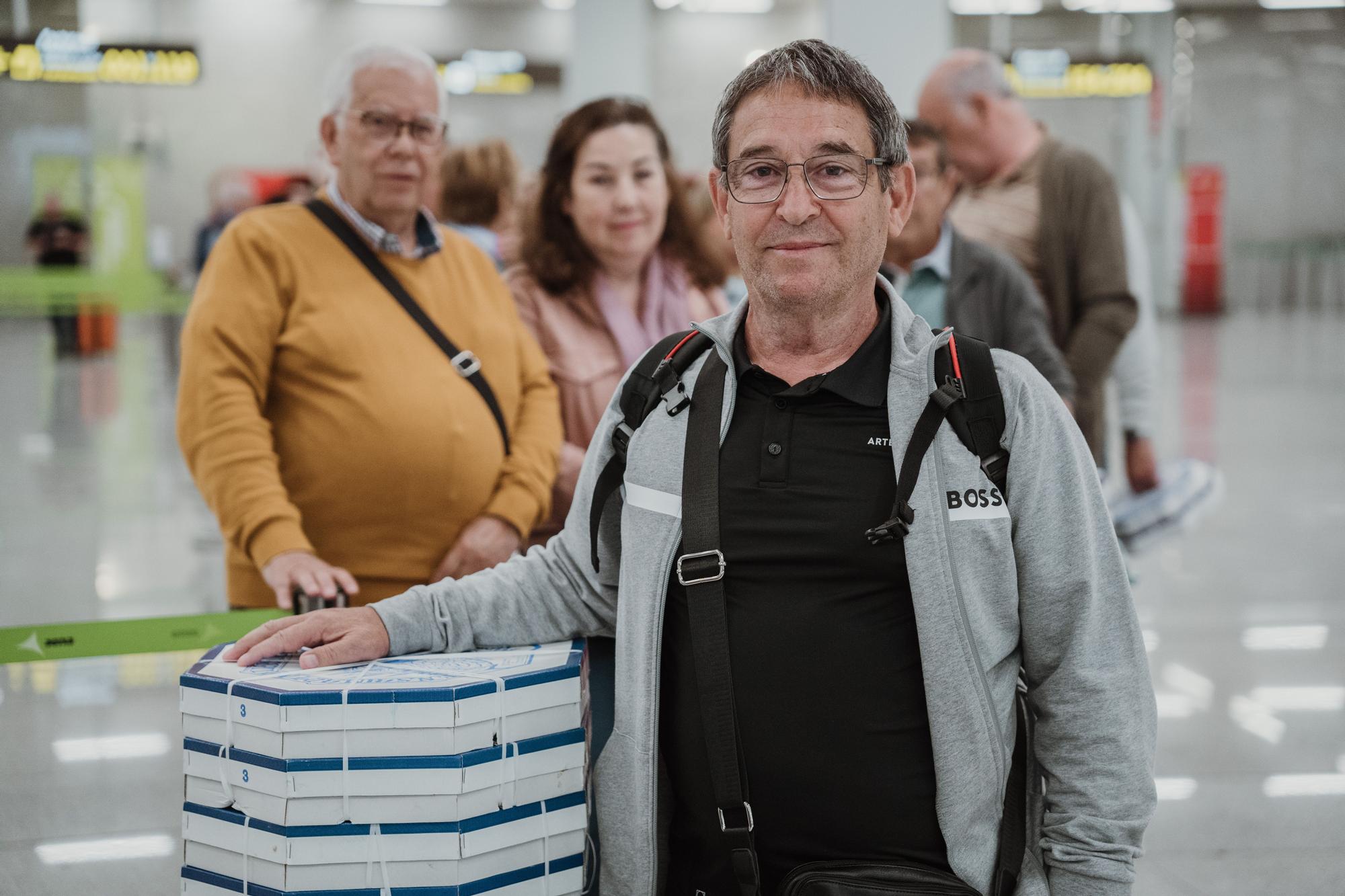 Indignación entre los pasajeros del aeropuerto de Palma: «No vamos a pagar por llevar ensaimadas, si hace falta las tiramos»