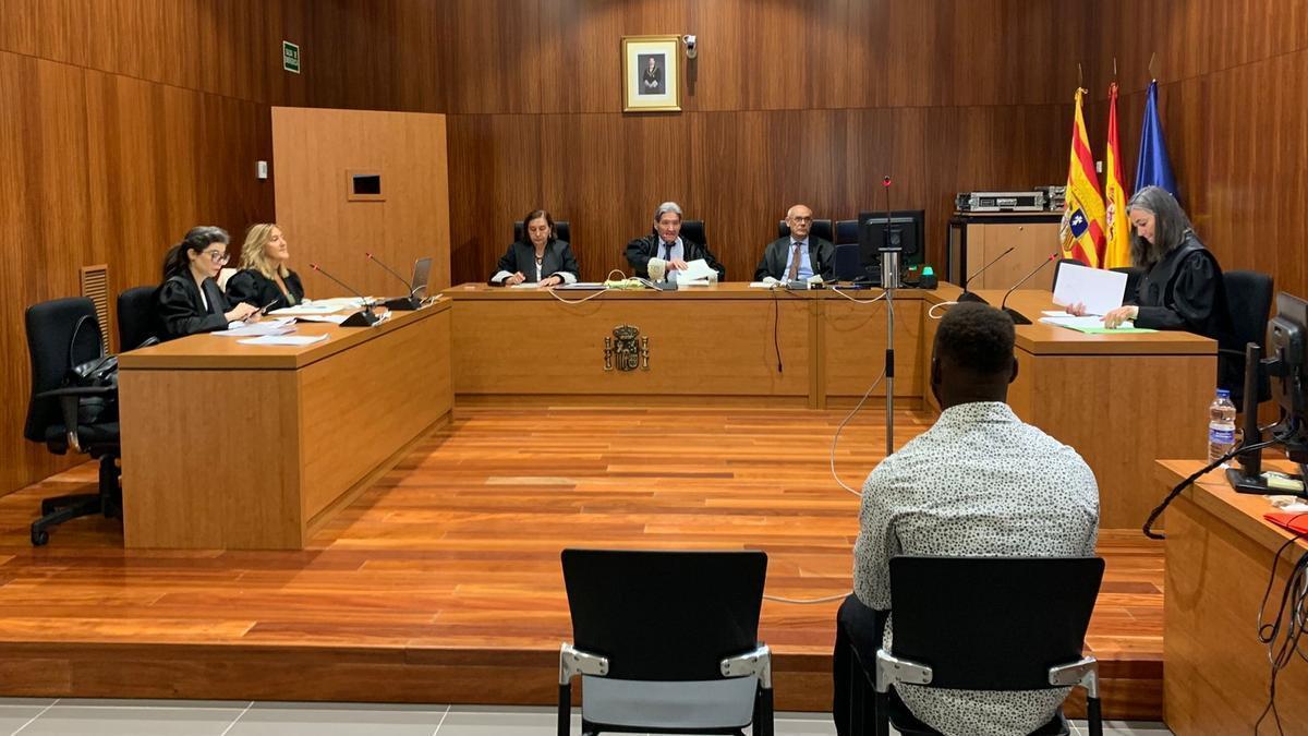 El acusado, Manuel K., durante el juicio en la Audiencia de Zaragoza, ayer.