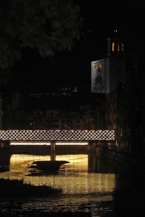 Encesa dels llums de Nadal a Girona amb protestes