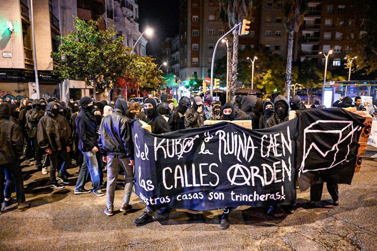 Manifestación en apoyo de los okupas' de las casas de la Bonanova.