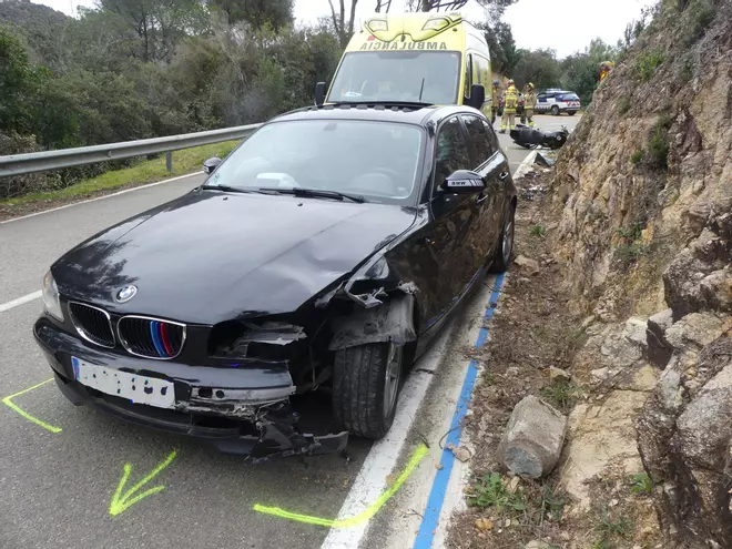 Les fotos de l'accident de trànsit entre vehicle i una motocicleta a Santa Cristina d'Aro