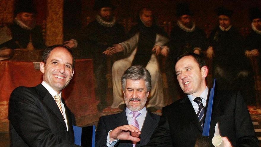  valenciano no tiene quien le escriba: Juristes Valencians denuncia el olvido del XX aniversario de la reforma del Estatut