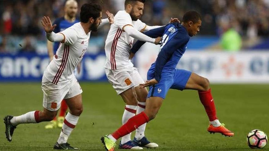 Mbappé, durante un partido con la selección. // Efe