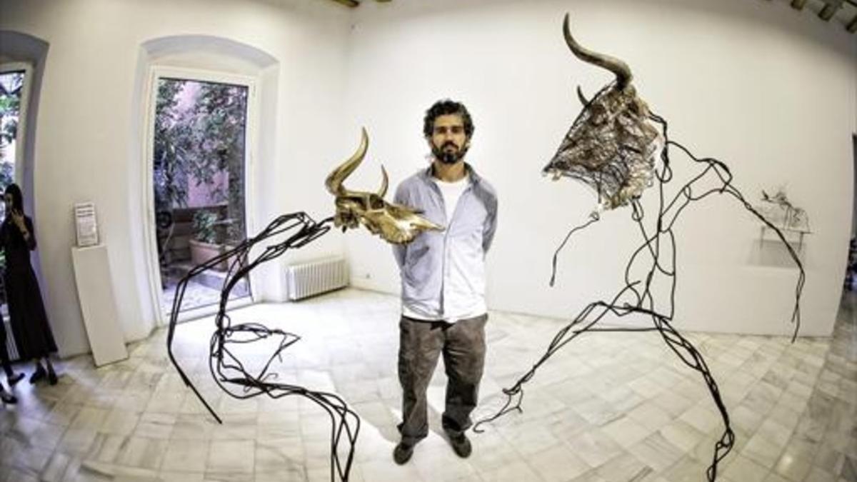 Álvaro Soler Arpa expone esculturas con huesos animales en la galería Miguel Marcos