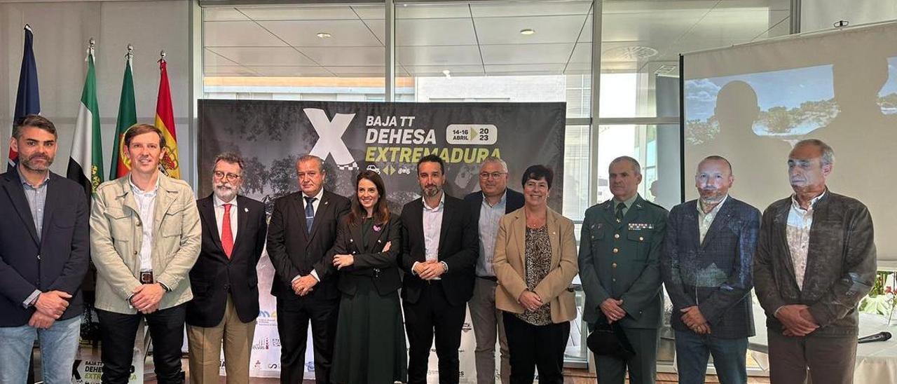 Foto institucional de la presentación de la Baja TTDehesa Extremadura.