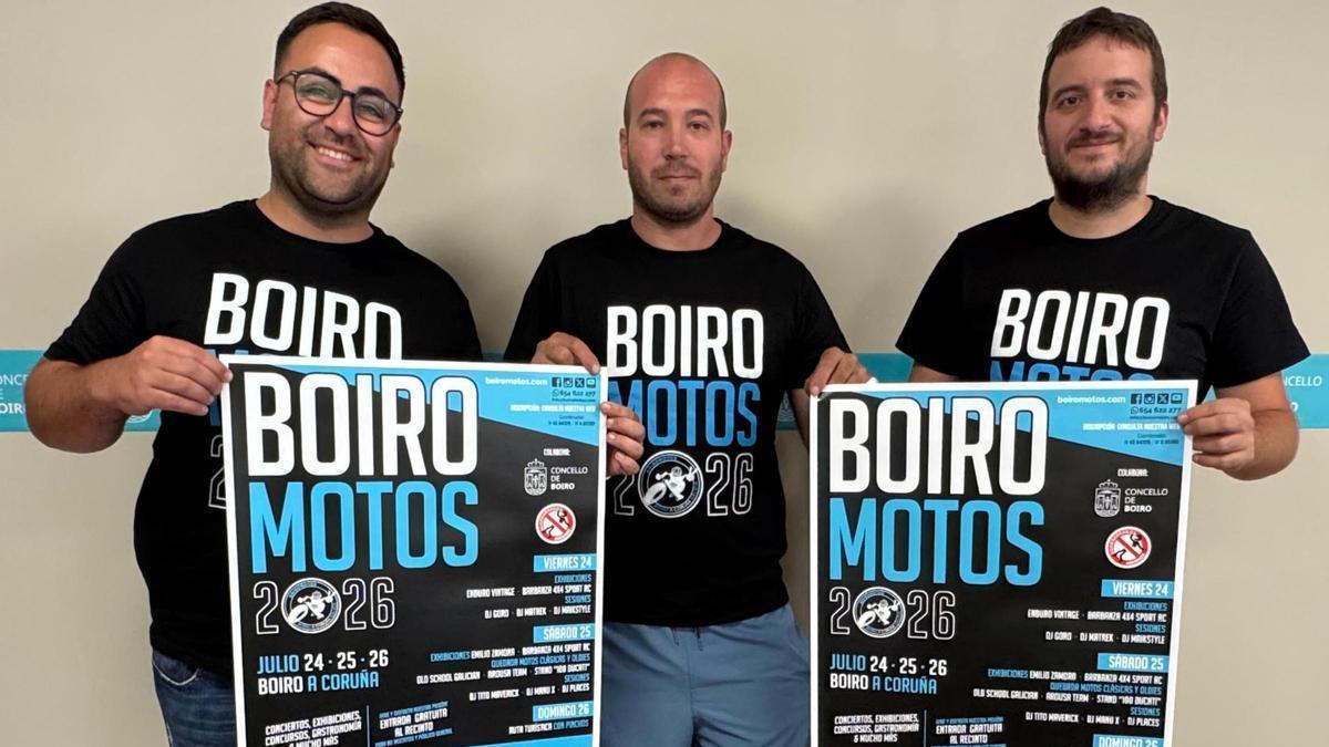Promotores da concentración de motos, durante a presentación.