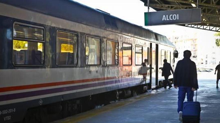 La caída de piedras sobre las vías obliga a cortar el tren Alcoy-Xàtiva