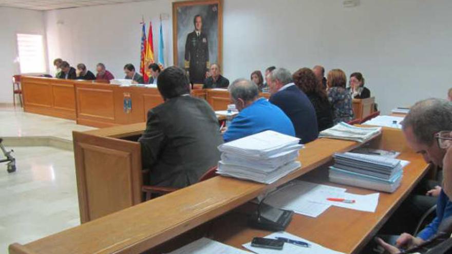 Imagen del pleno del Ayuntamiento de Torrevieja en el que se aprobaron los presupuestos.