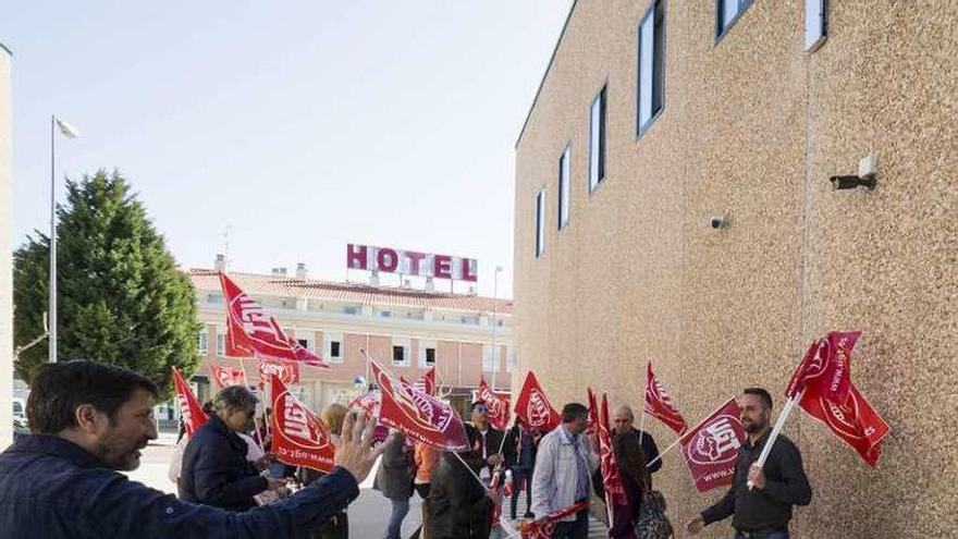 Protesta en Valladolid de la plantilla de Lindorff