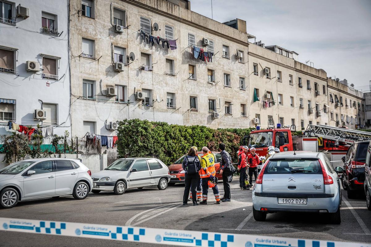Imagen del día del derrumbe del número 9 de la calle Canigó de Badalona
