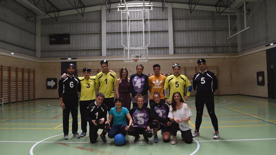 Deportistas aragoneses de élite prueban el ‘Goalball’