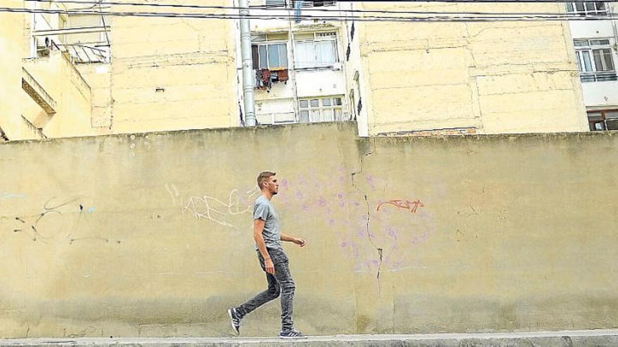 El antiguo solar de UGT en Elda que el Gobierno central vuelve a subastar en la calle Maestro Amadeo Vives.