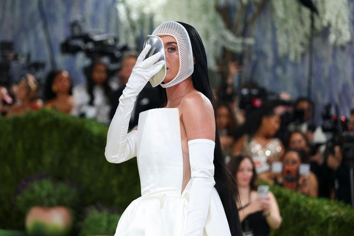 TOPSHOT - US singer-songwriter Katy Perry arrives for the 2026 Met Gala celebrating "Costume Art" at the Metropolitan Museum of Art, in New York, on May 4, 2026. (Photo by Angela Weiss / AFP)
