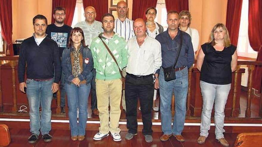 En la primera fila, de izqda. a dcha: Martín Villanueva, María José Pérez, Xosé Leal, Mario Riobó y Laura Ogando. En segunda fila y en el mismo orden: Andrés Lamosa, José Cuervo, Juncal, Elena Cabanelas y Teresa López. Solo falta, por motivos Laborales, Mariña Loira.// C.G.