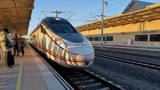 Avería en el tren Madrid-Almería obliga a remolcar el convoy y continuar el trayecto por carretera