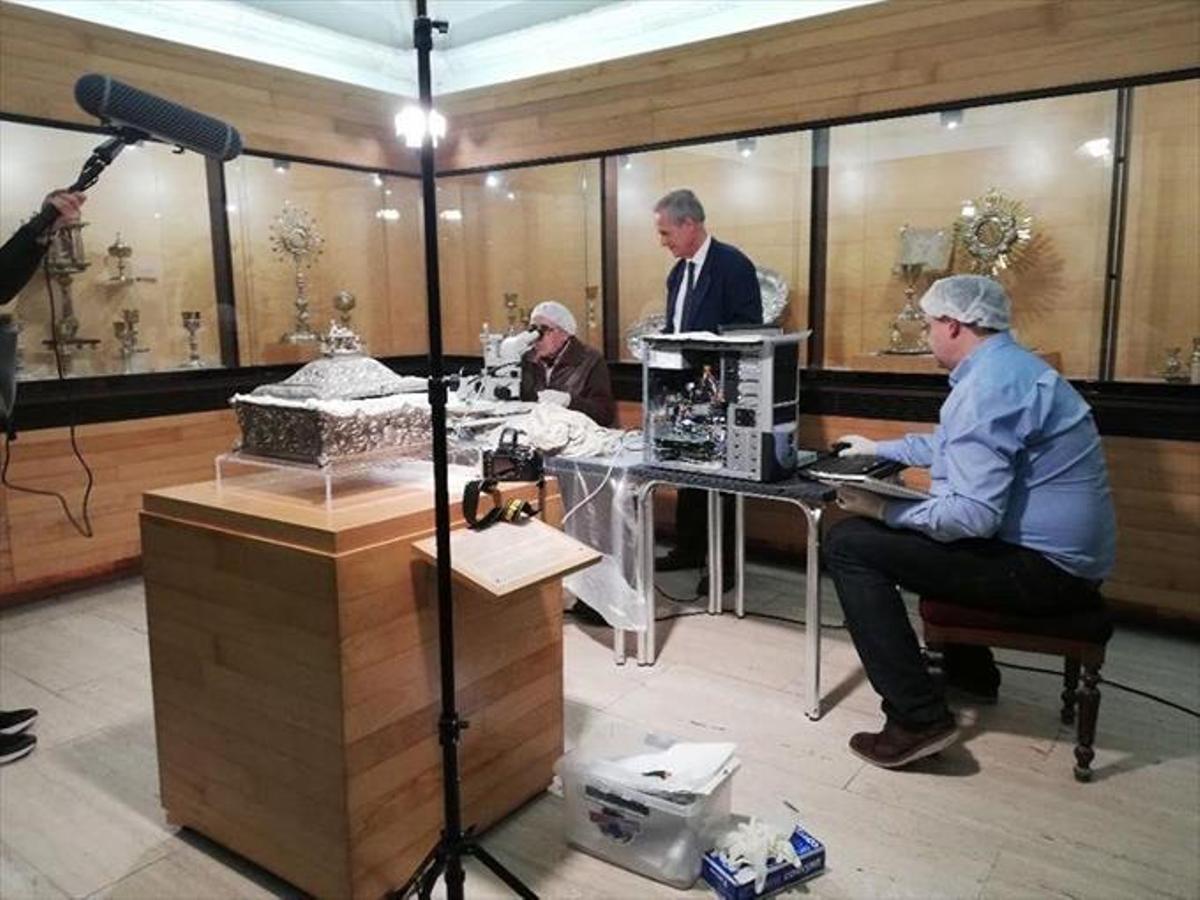 Un ambicioso proyecto difunde el Mantel Sagrado de la Catedral de Coria