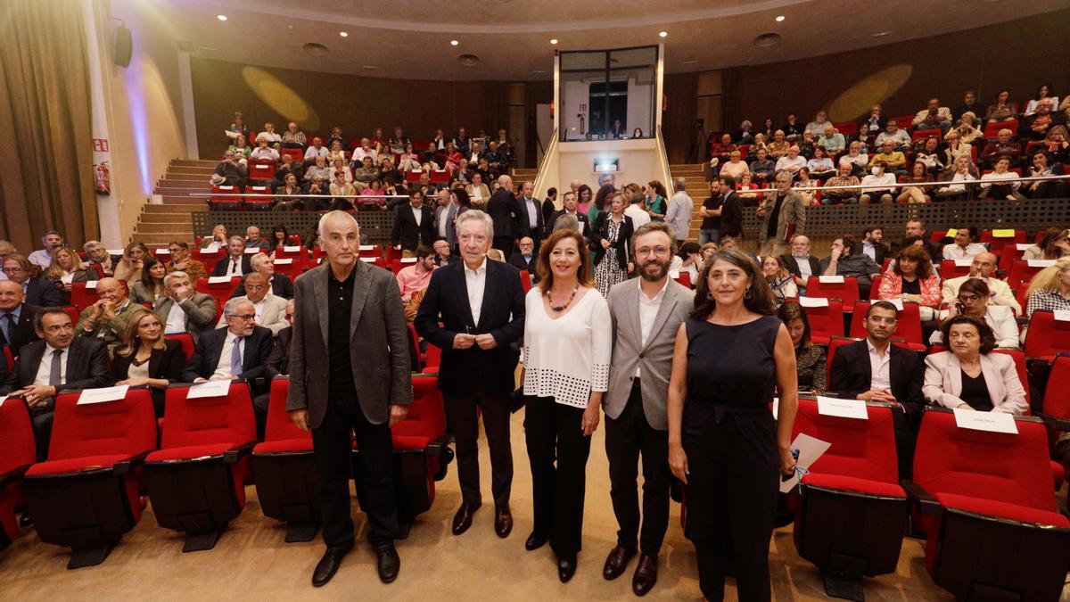 Matías Vallés, Iñaki Gabilondo, Francina Armengol, Aitor Moll y Marisa Goñi, antes de comenzar el acto de celebración del aniversario del Club Diario de Mallorca.