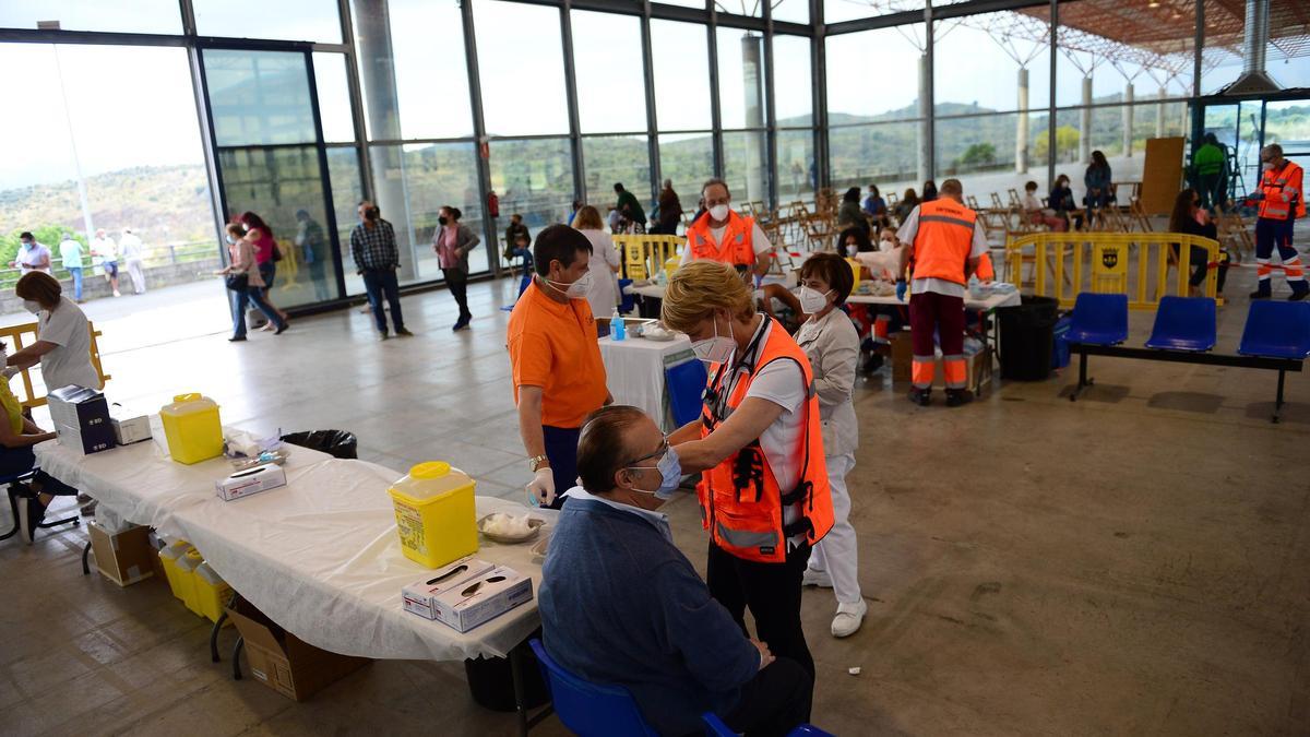 Jornada de vacunación masiva en el ferial de Plasencia.