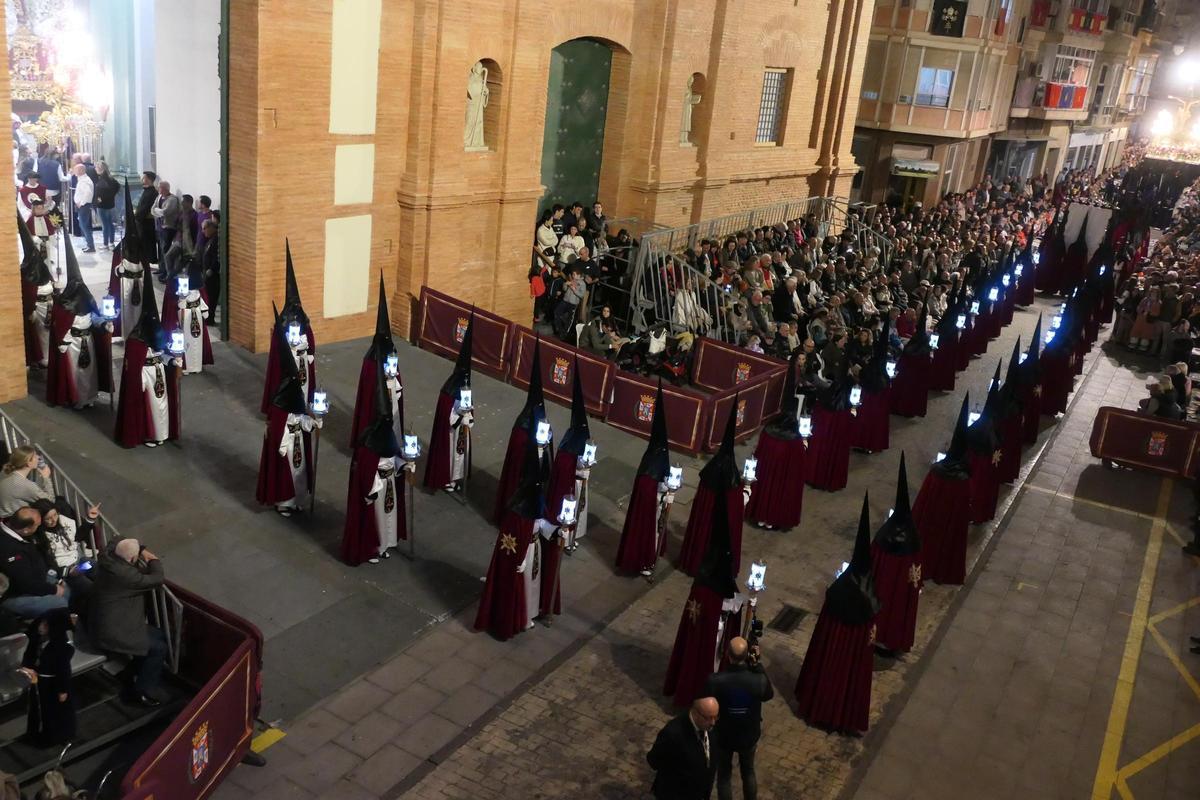 Salida desde Santa María de un tercio de la procesión del Entierro del Viernes Santo.