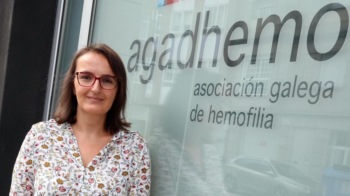Laura Quintas, presidenta de la Asociación Galega de Hemofilia (AGADHEMO), en su sede de Vigo