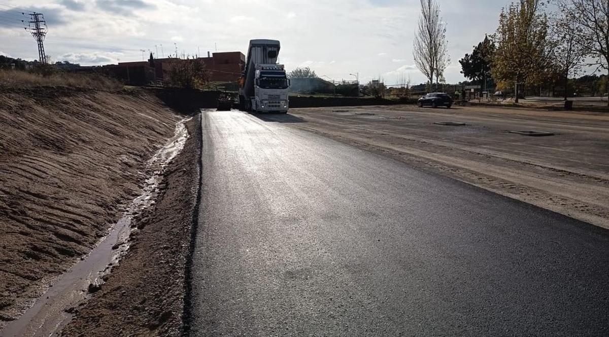 Zona que se dotará de nuevos aparcamientos y en la que en estos días trabajan las máquinas.