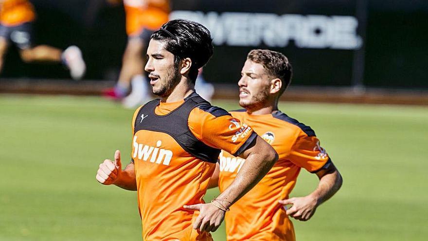 Carlos Soler, ayer en Paterna.