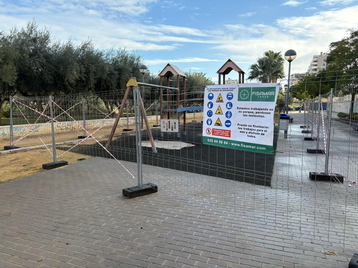 La renovación de parques infantiles ya ha comenzado en El Campello
