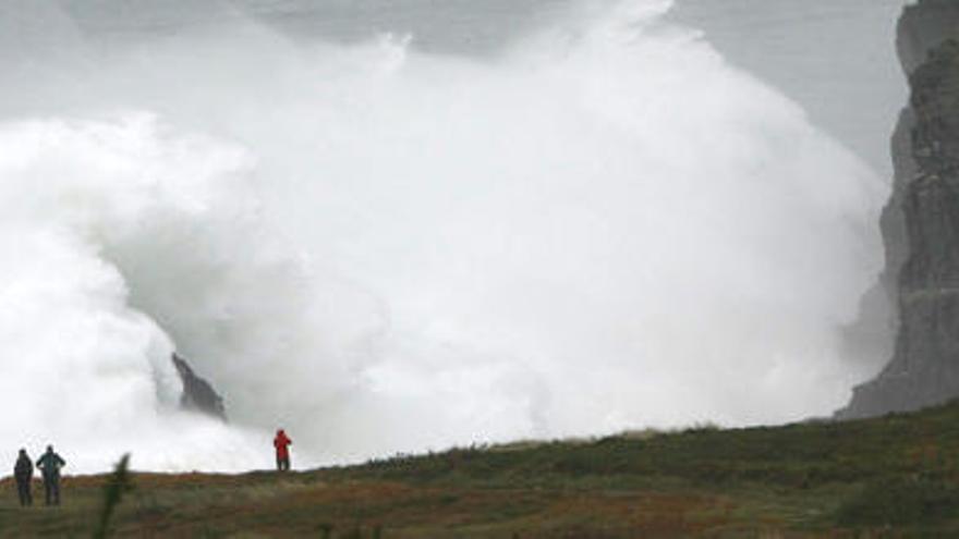 El servicio de Emergencias recomienda abstenerse de cualquier actitud arriesgada ante el temporal