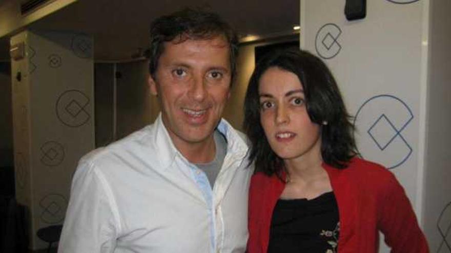 Lorena Gallego, junto al periodista Paco González, en la COPE.