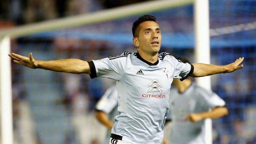 Charles celebra un gol con el Celta.