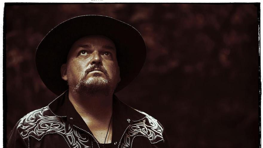 Alain Johannes: &quot;No sé si de ‘culto’, pero de lo que estoy seguro es de que soy músico y de que lo seré hasta el final&quot;