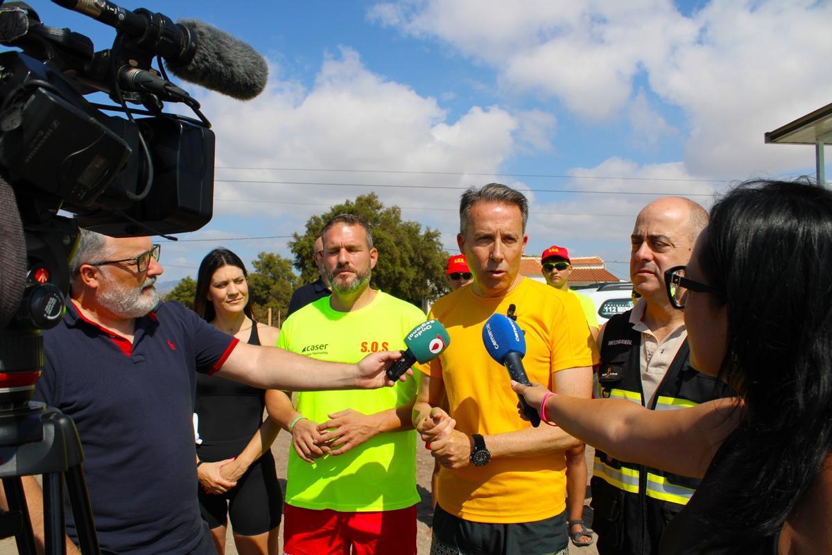 El alcalde de Lorca atendía a los medios en Calnegre.