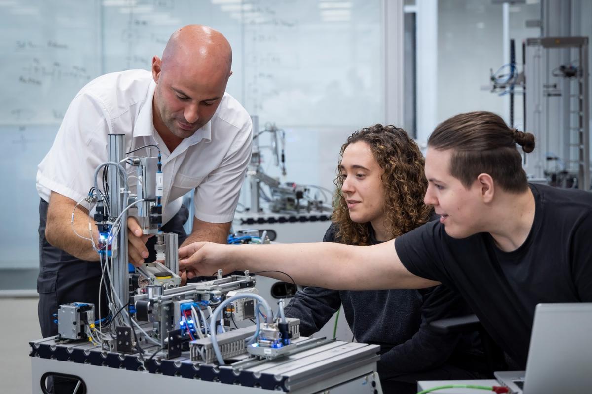 Растет популярность двойного образования в Испании