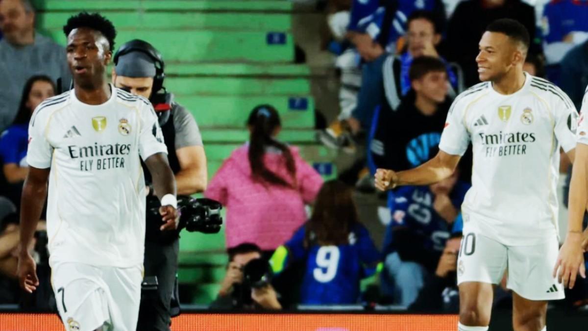 Mbappé celebra un gol, pero Vinicius no