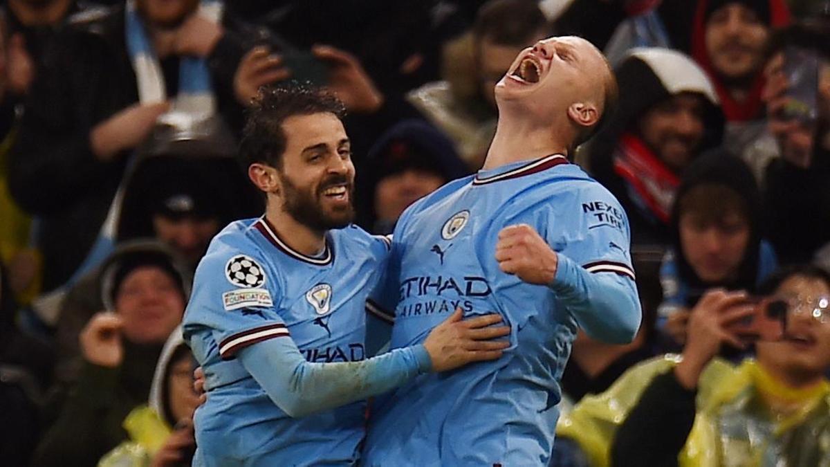 Haaland y Bernando Silva celebran un tanto ante el Bayern Múnich.