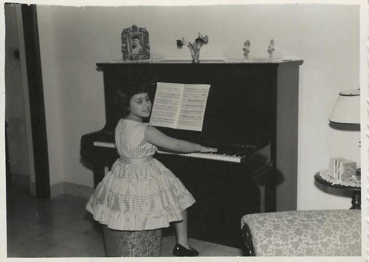 Elsa Verdú al piano.