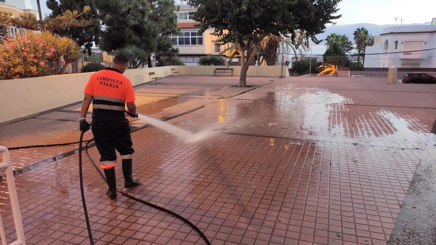 El Ayuntamiento pone en marcha un dispositivo especial de limpieza de cara al partido entre la UD Las Palmas y el FC Barcelona