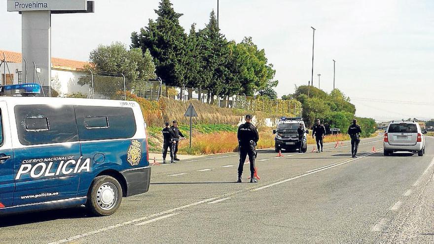 Imagen de un control reciente de la Policía Nacional a la entrada a El Rebolledo.