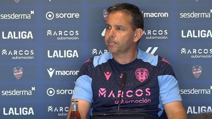 Javi Calleja habla antes del duelo contra el CD Eldense: &quot;Tenemos un partido en el que tenemos que retomar la senda de la victoria en casa&quot;