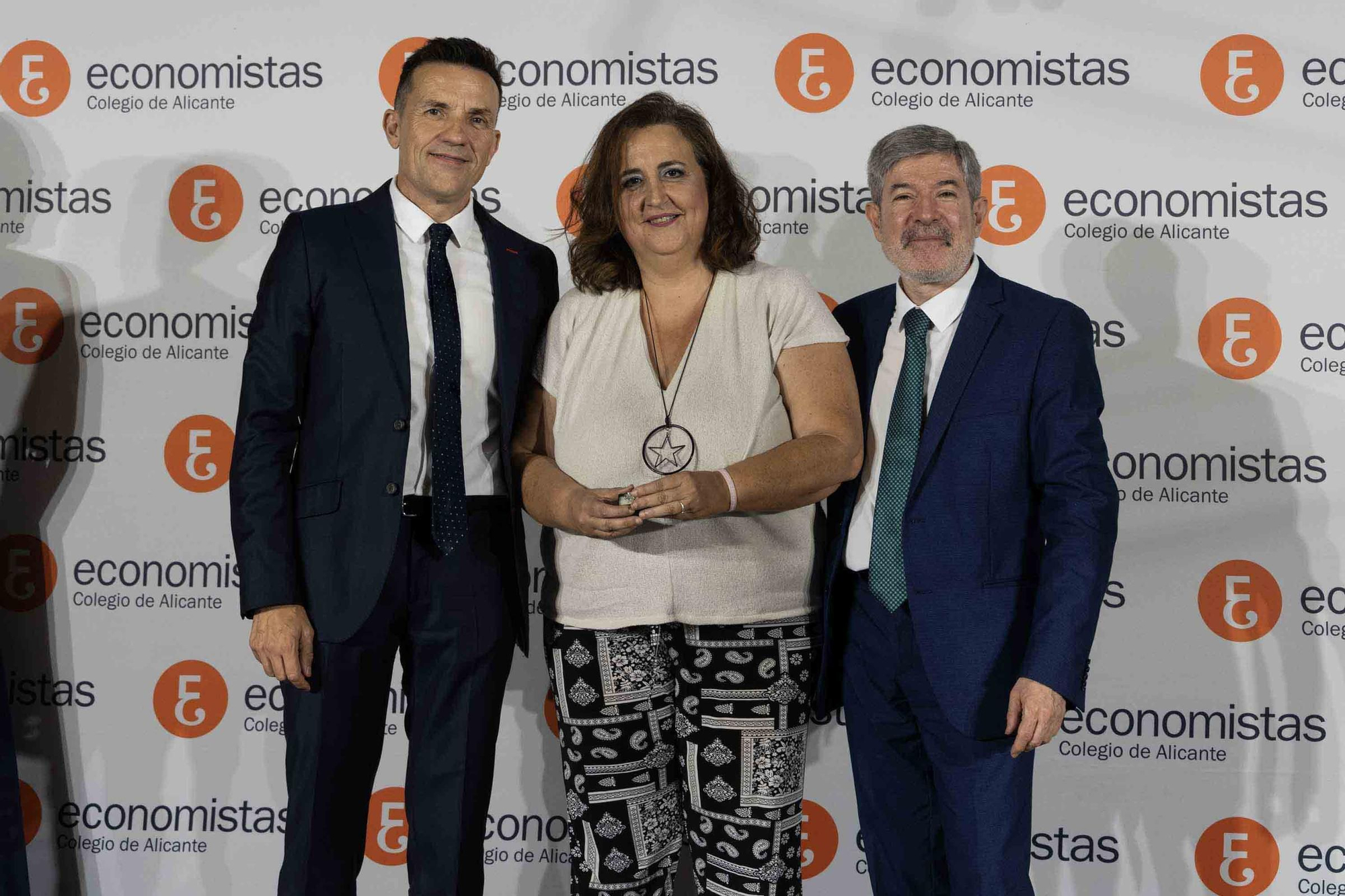 El Colegio de Economistas de Alicante celebra su cena anual en honor a su patrón