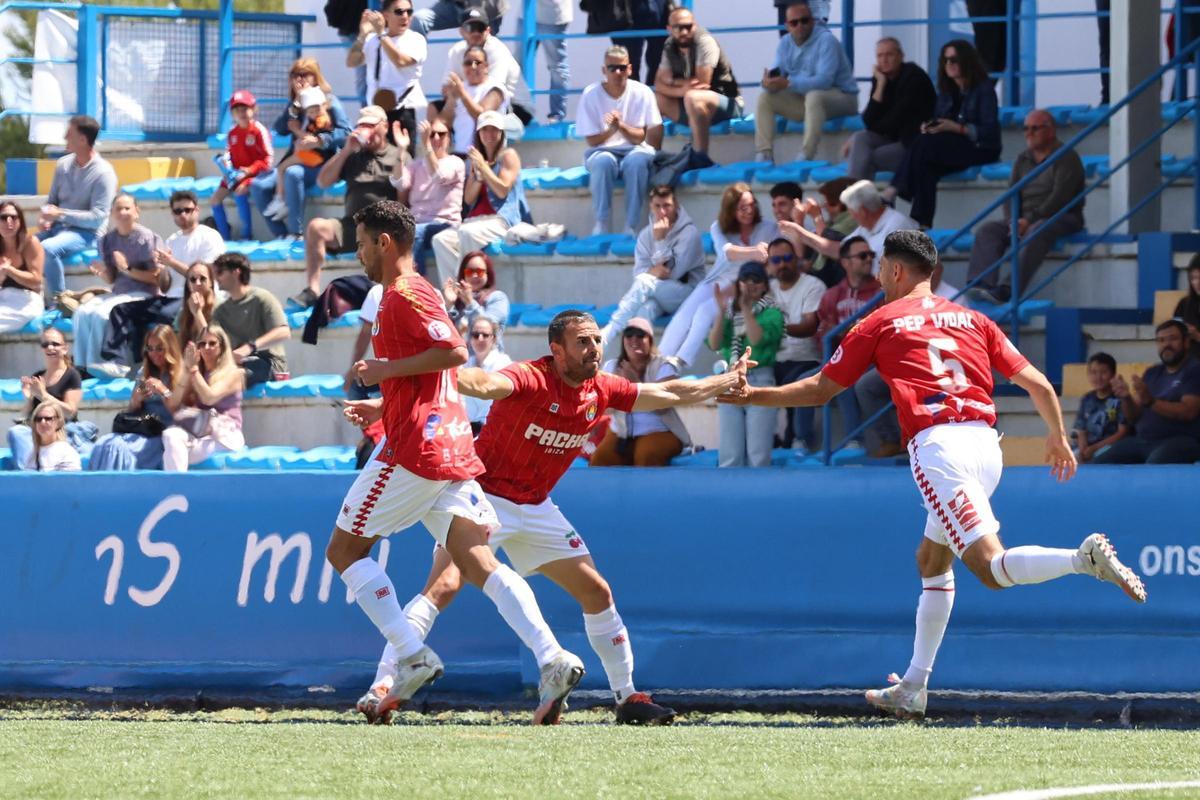 Imágenes del empate de la SD Ibiza ante el CE Andratx por 2-2 en Sant Rafel